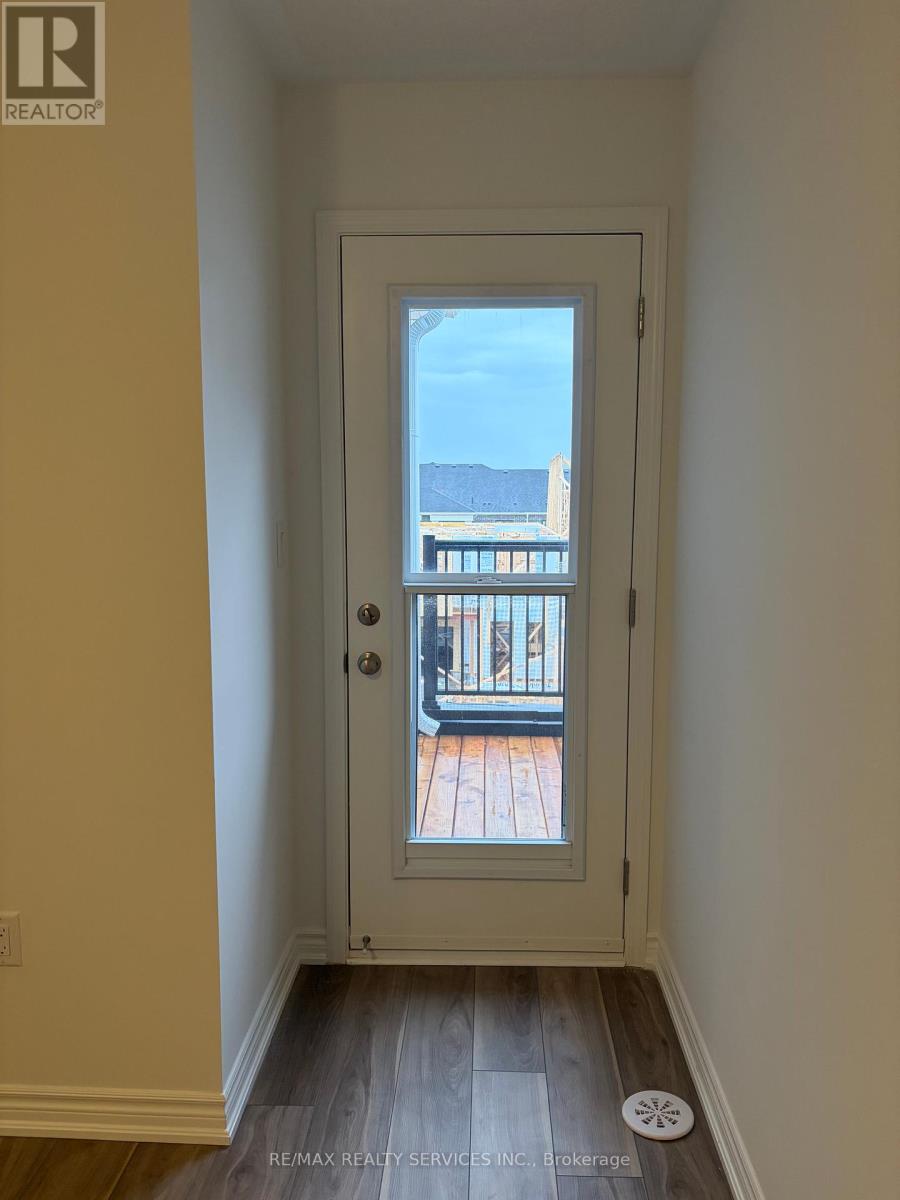 92 Yorkshire Drive, Barrie, Ontario  L9J 1B4 - Photo 12 - S13020070