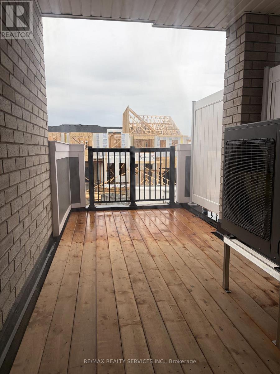 92 Yorkshire Drive, Barrie, Ontario  L9J 1B4 - Photo 13 - S13020070