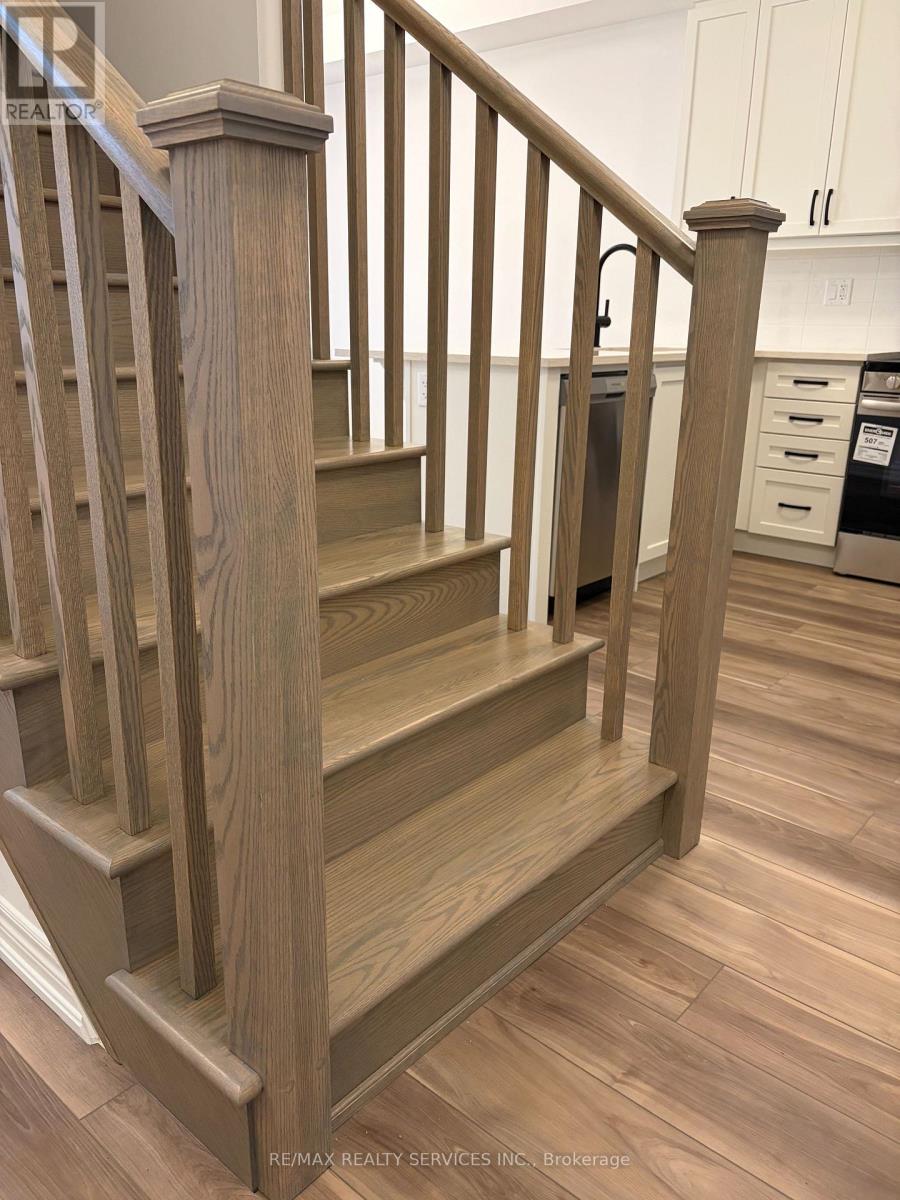 92 Yorkshire Drive, Barrie, Ontario  L9J 1B4 - Photo 8 - S13020070