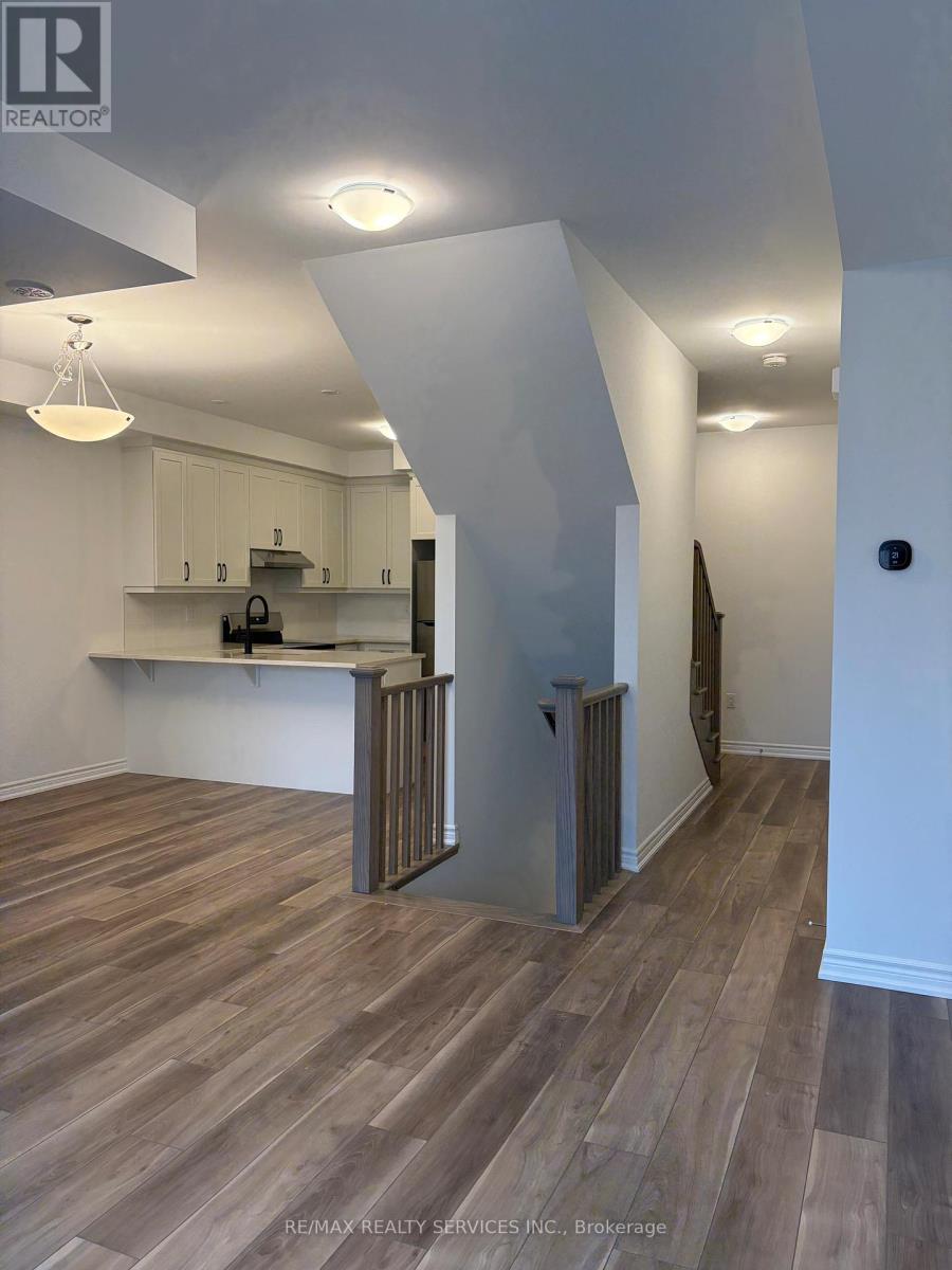 92 Yorkshire Drive, Barrie, Ontario  L9J 1B4 - Photo 9 - S13020070