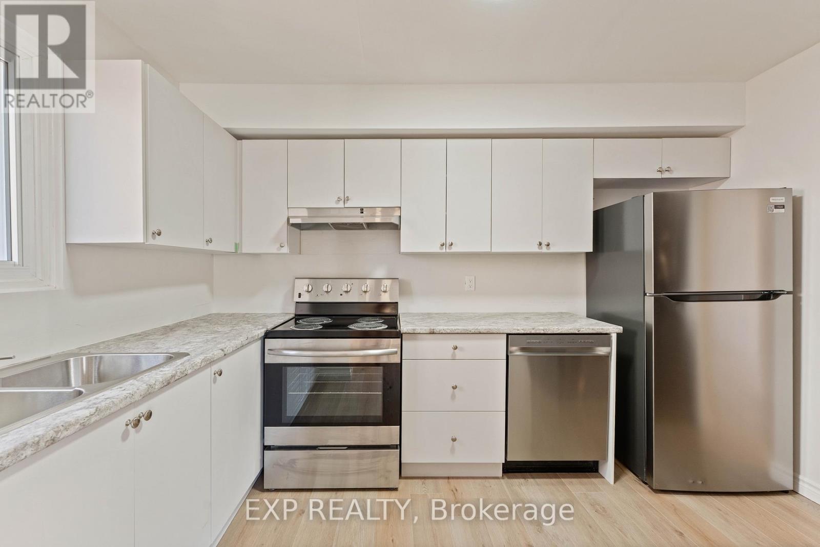 10 KINGS COURT, Orillia, Ontario