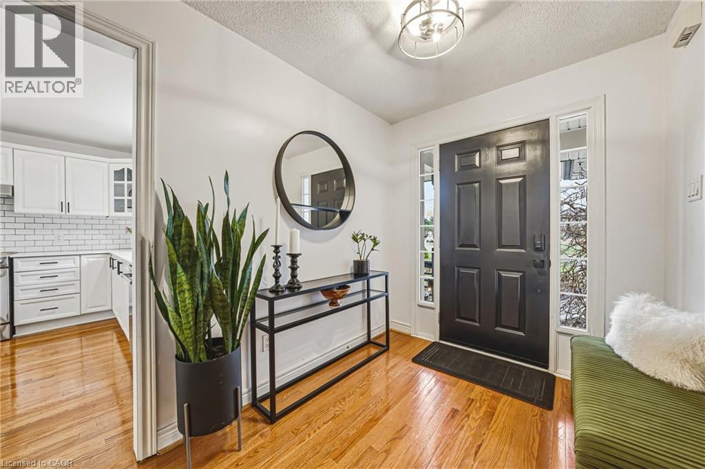 980 Glen View Avenue, Burlington, Ontario  L7T 3Y6 - Photo 4 - 40817839