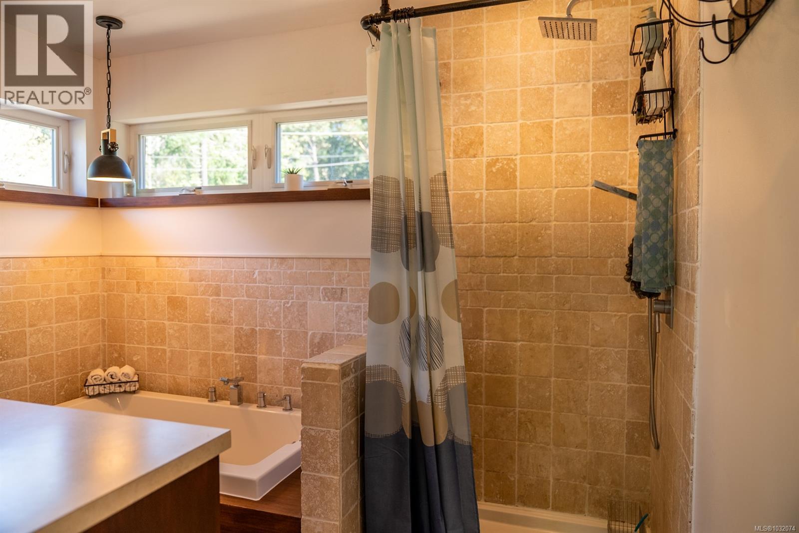 5582 Hooson Rd, Pender Island, British Columbia  V0N 2M1 - Photo 15 - 1032074