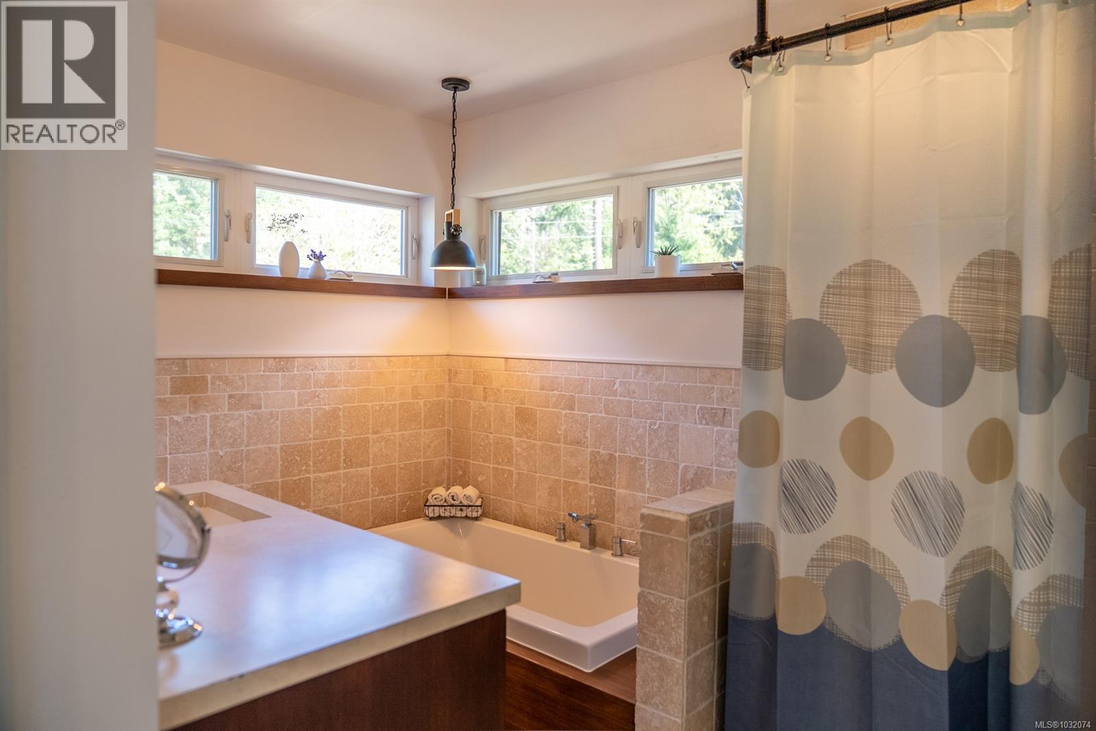 5582 Hooson Rd, Pender Island, British Columbia  V0N 2M1 - Photo 12 - 1032074