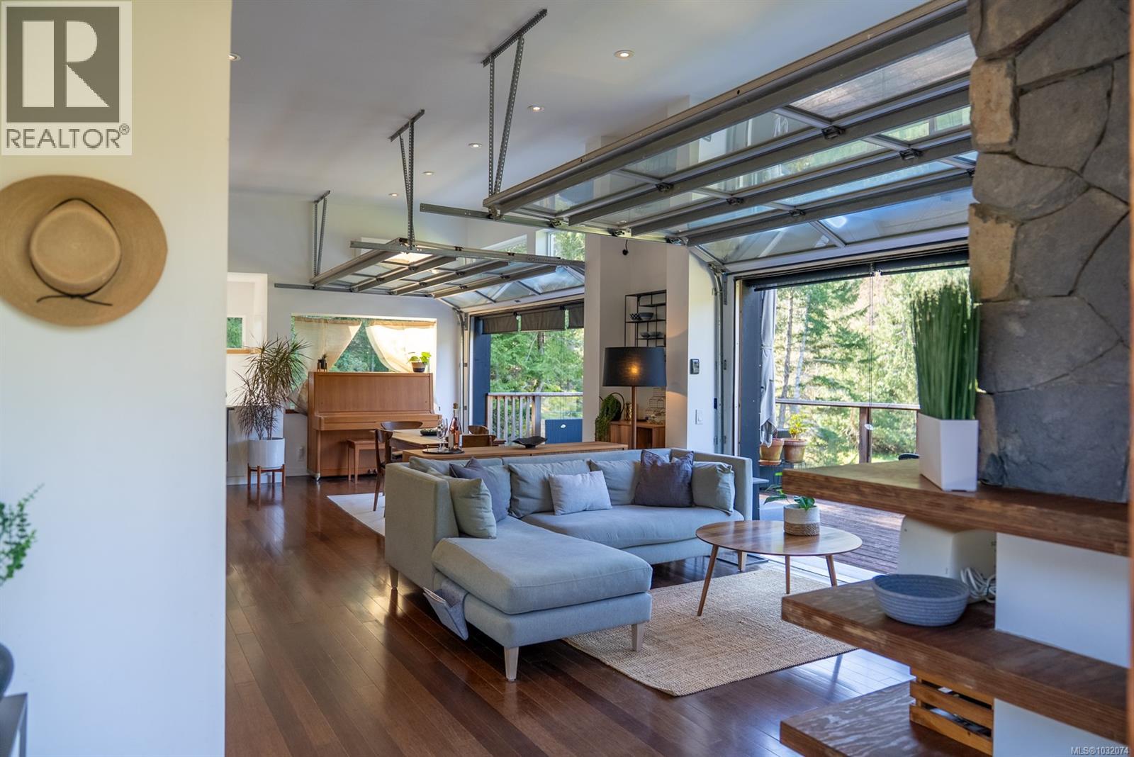 5582 Hooson Rd, Pender Island, British Columbia  V0N 2M1 - Photo 6 - 1032074