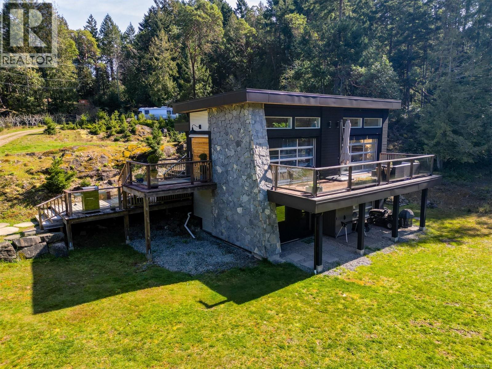 5582 Hooson Rd, Pender Island, British Columbia  V0N 2M1 - Photo 3 - 1032074