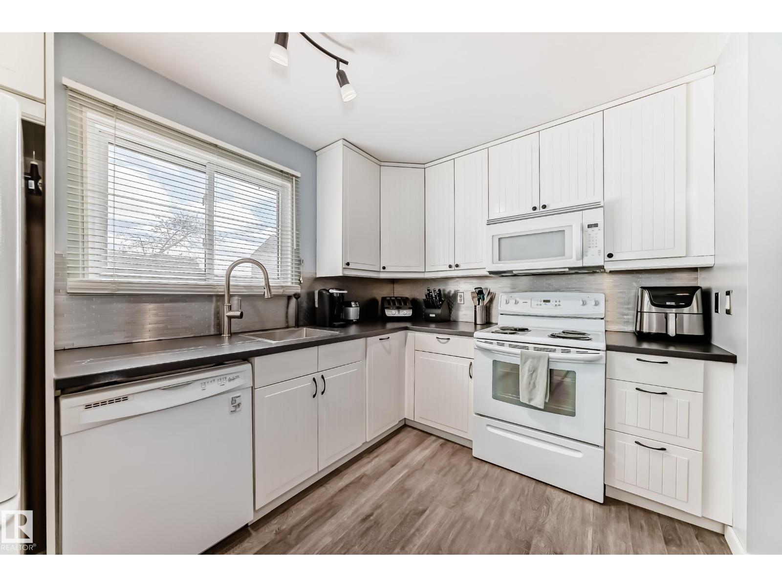 8113 27 Av Nw, Edmonton, Alberta  T6K 3C9 - Photo 11 - E4483206