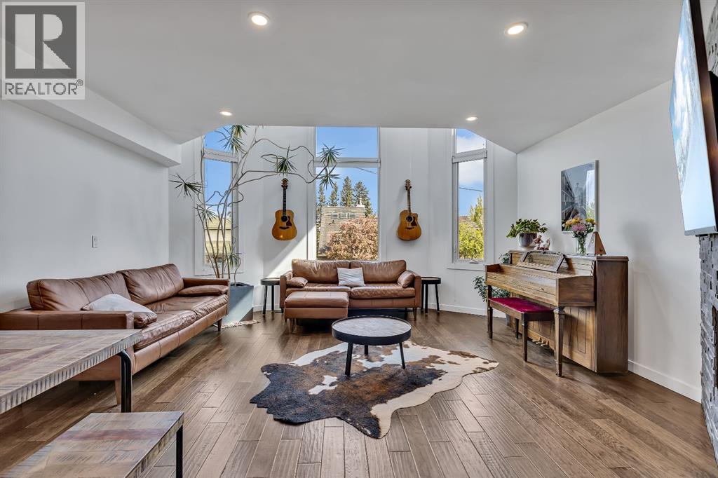 2033 21 Avenue SW, Calgary, Alberta  T2T 0N8 - Photo 1 - A2293839