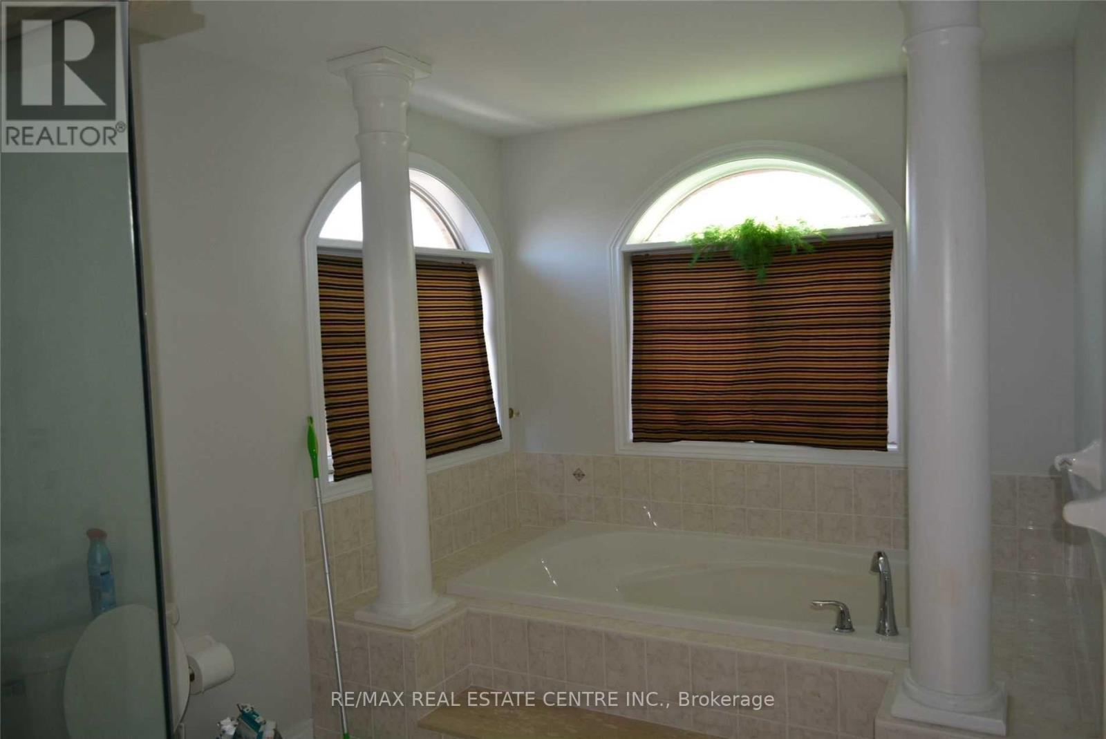 4640 Erwin Road, Burlington, Ontario  L7M 0L6 - Photo 19 - W13020000