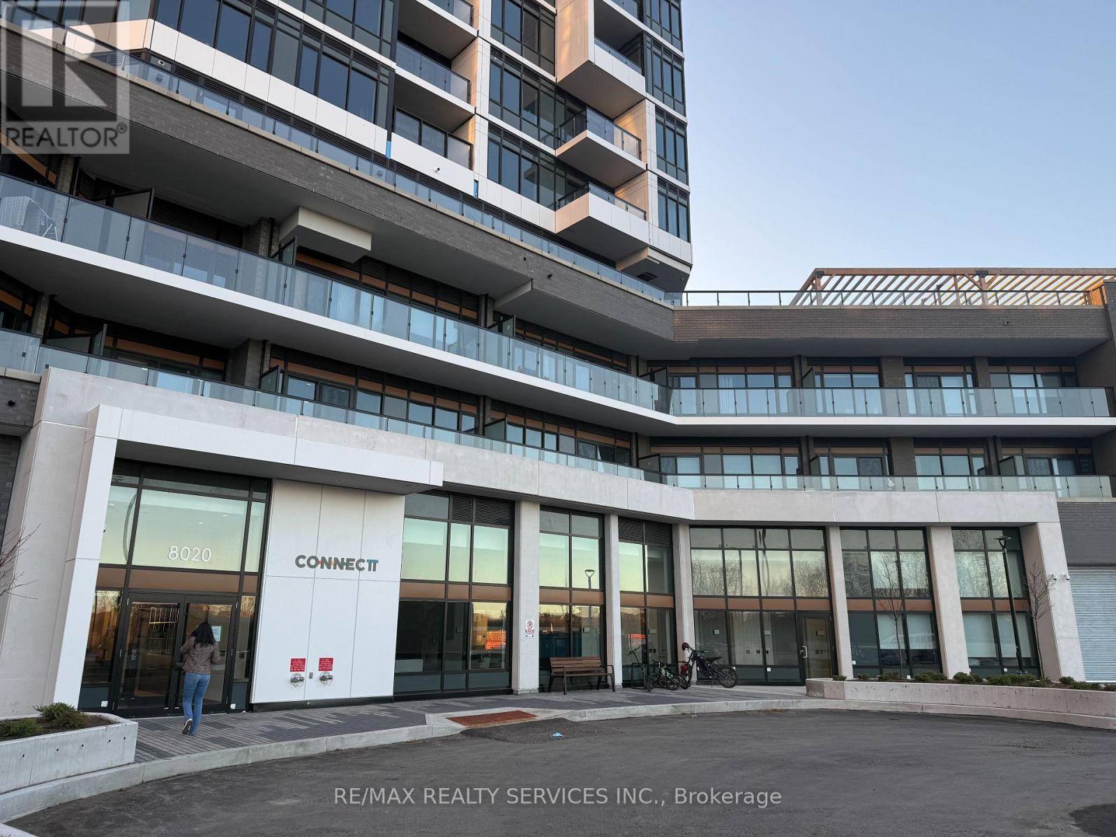 805b - 8020 Derry Cross W, Milton, Ontario  L9T 8A7 - Photo 1 - W13020030