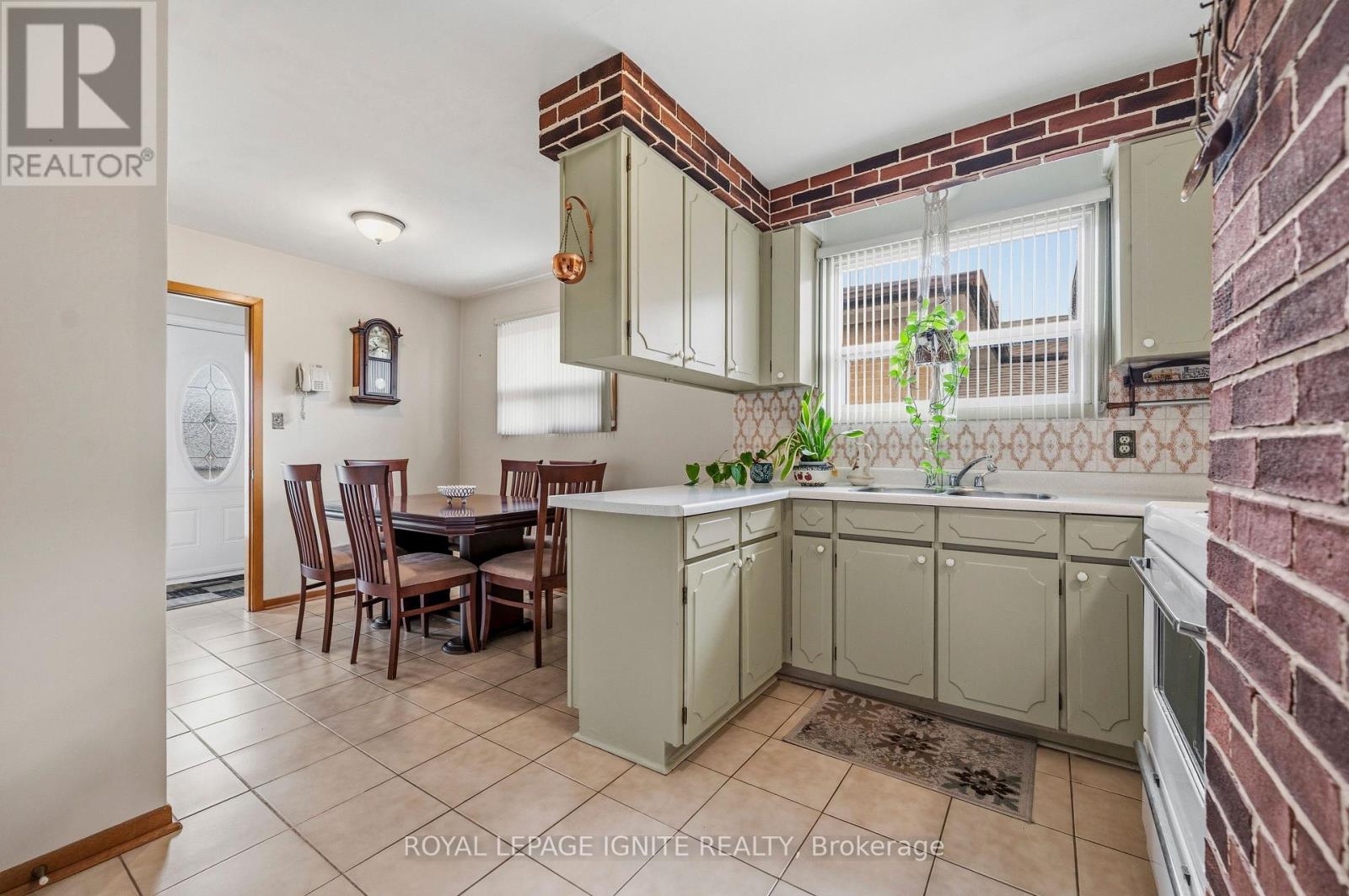 3746 Teeswater Road, Mississauga, Ontario  L4T 2A4 - Photo 13 - W13020036