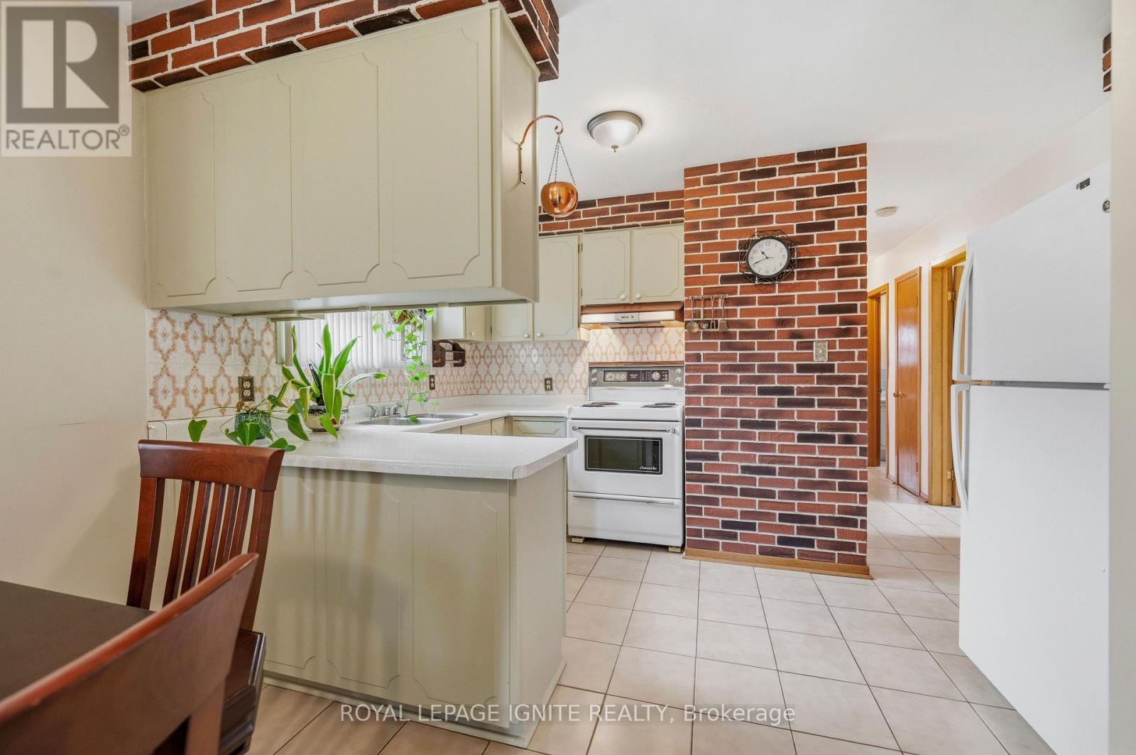 3746 Teeswater Road, Mississauga, Ontario  L4T 2A4 - Photo 16 - W13020036