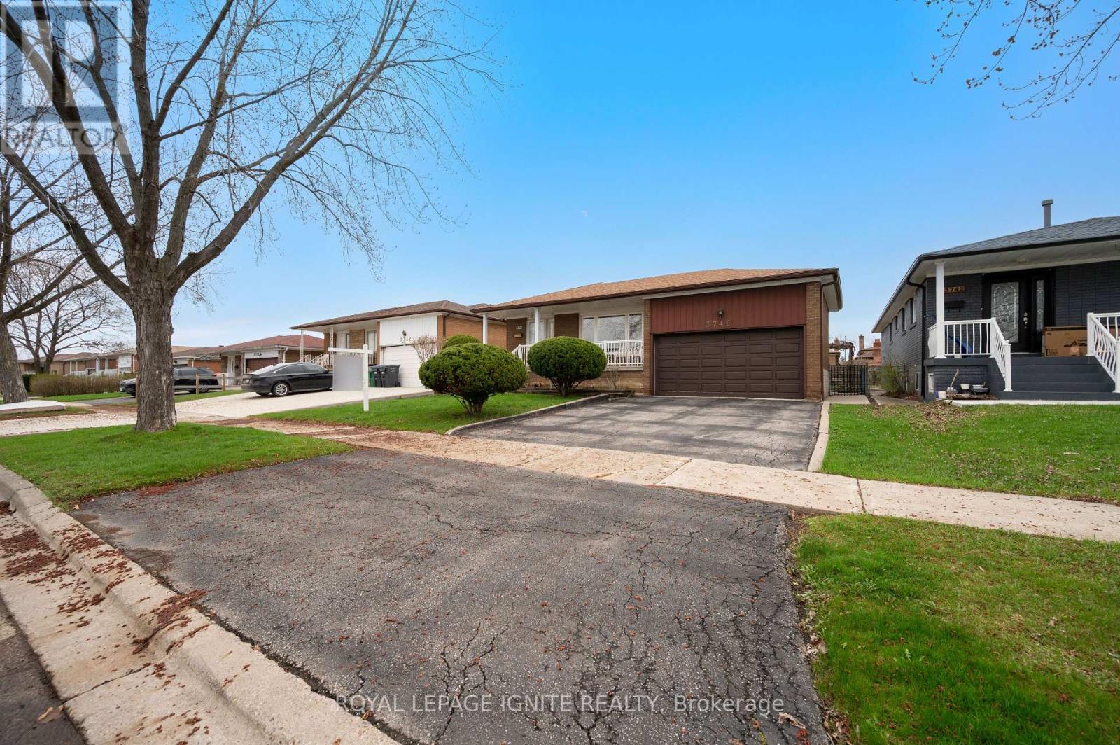 3746 Teeswater Road, Mississauga, Ontario  L4T 2A4 - Photo 4 - W13020036