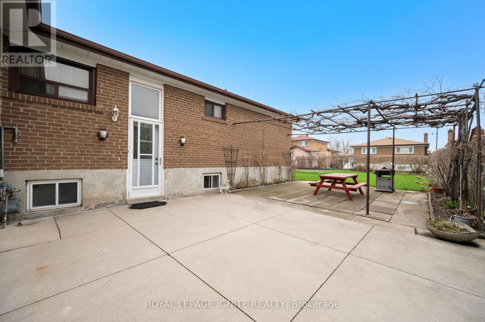 3746 Teeswater Road, Mississauga, Ontario  L4T 2A4 - Photo 41 - W13020036