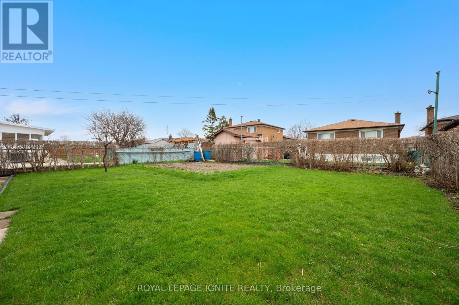 3746 Teeswater Road, Mississauga, Ontario  L4T 2A4 - Photo 42 - W13020036