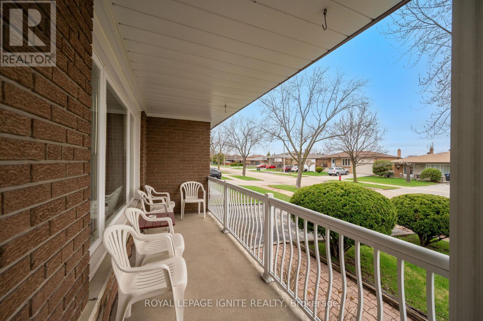 3746 Teeswater Road, Mississauga, Ontario  L4T 2A4 - Photo 5 - W13020036