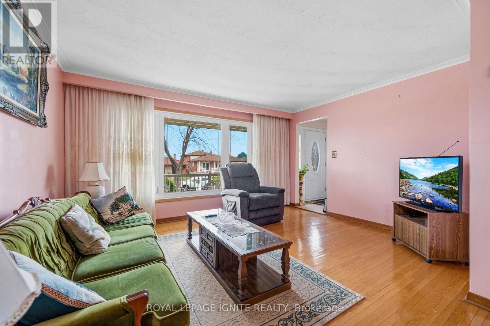 3746 Teeswater Road, Mississauga, Ontario  L4T 2A4 - Photo 8 - W13020036