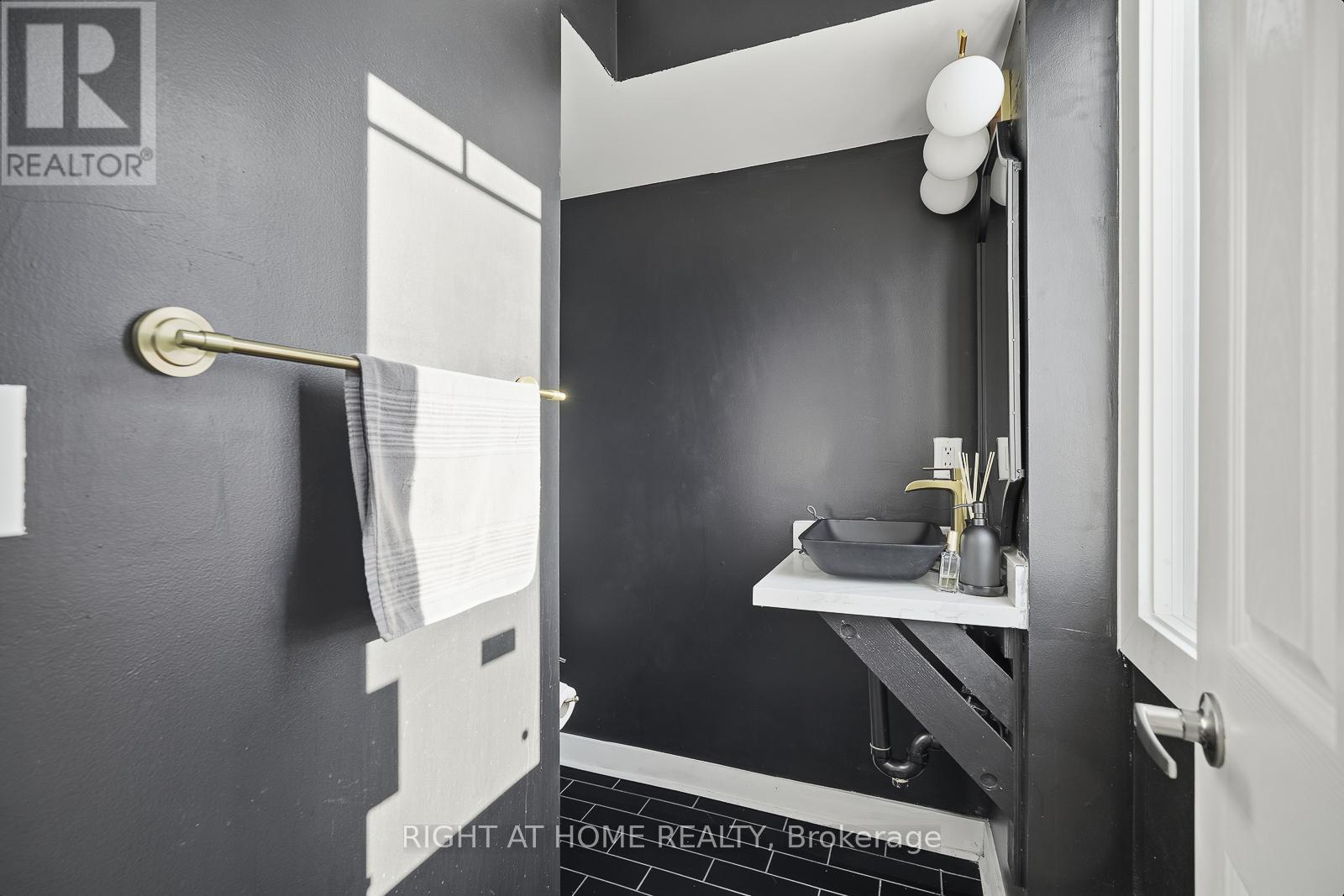 217 - 3400 Lake Shore Boulevard W, Toronto, Ontario  M8W 4Z9 - Photo 23 - W13020062