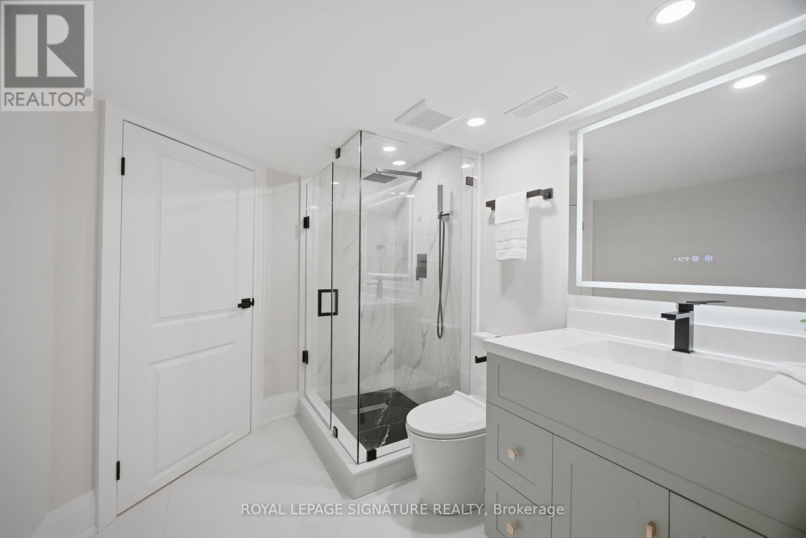 241 Maria Street, Toronto, Ontario  M6P 1W6 - Photo 34 - W13020072