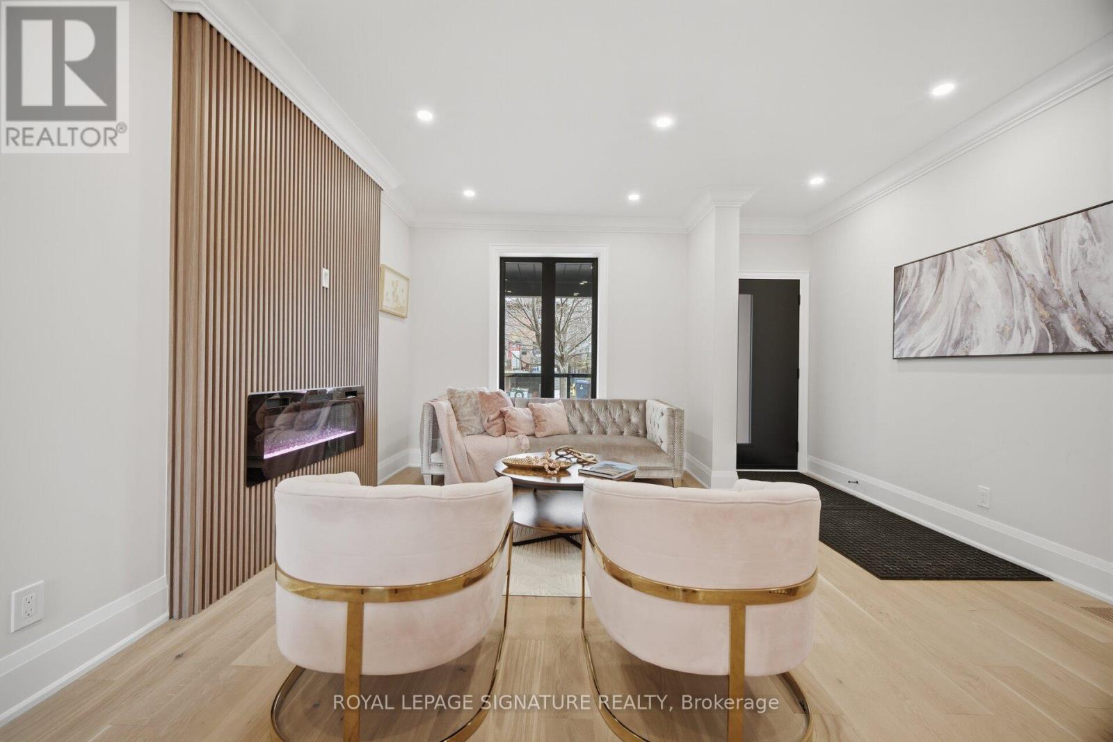 241 Maria Street, Toronto, Ontario  M6P 1W6 - Photo 7 - W13020072