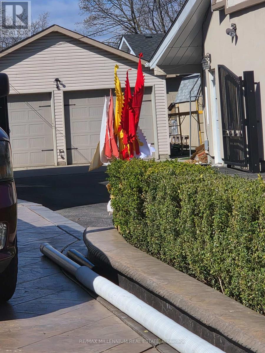 12 Todd Brook Drive, Toronto, Ontario  M9V 1R4 - Photo 18 - W13020086