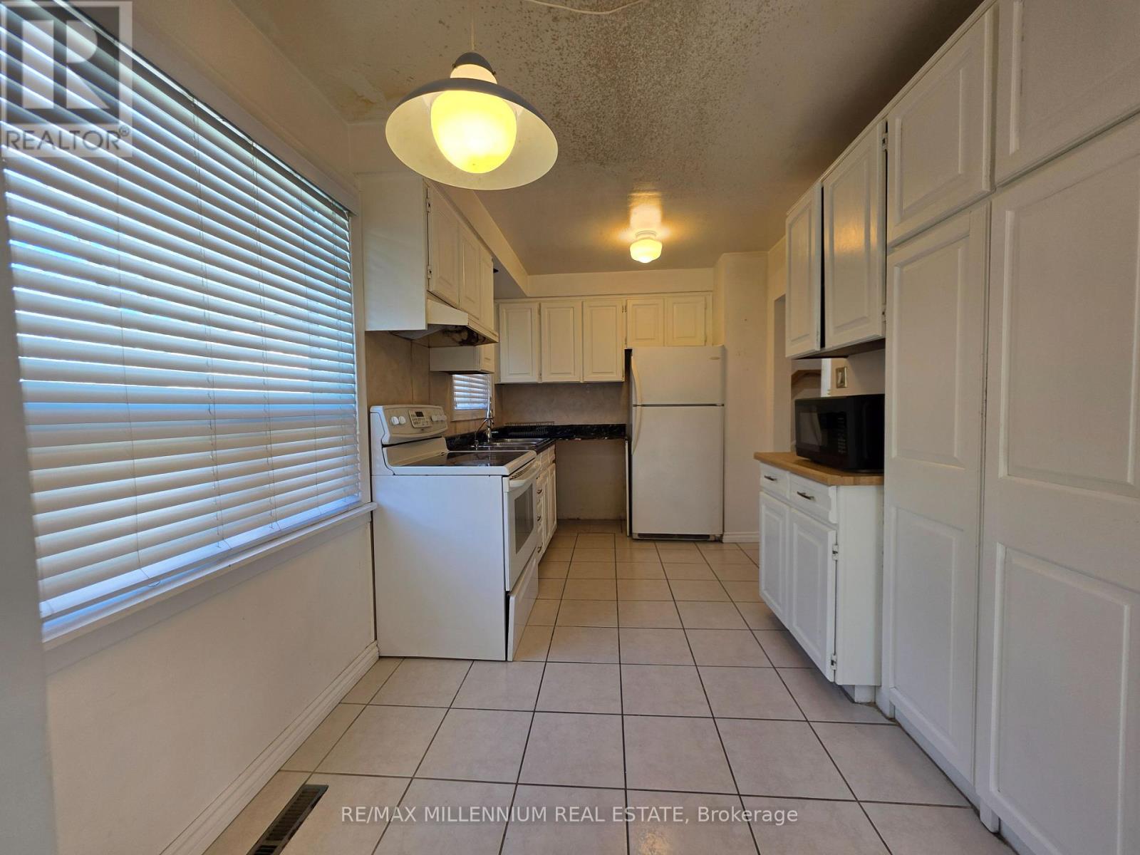 12 Todd Brook Drive, Toronto, Ontario  M9V 1R4 - Photo 19 - W13020086