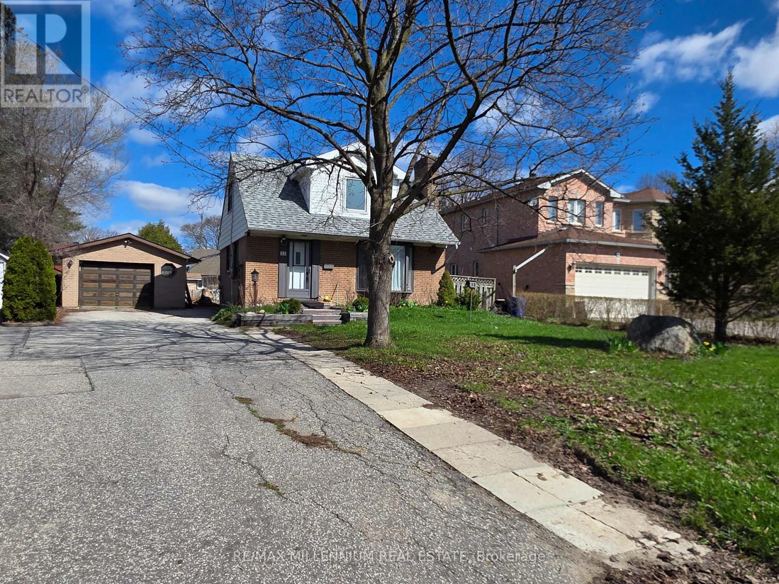 12 Todd Brook Drive, Toronto, Ontario  M9V 1R4 - Photo 2 - W13020086