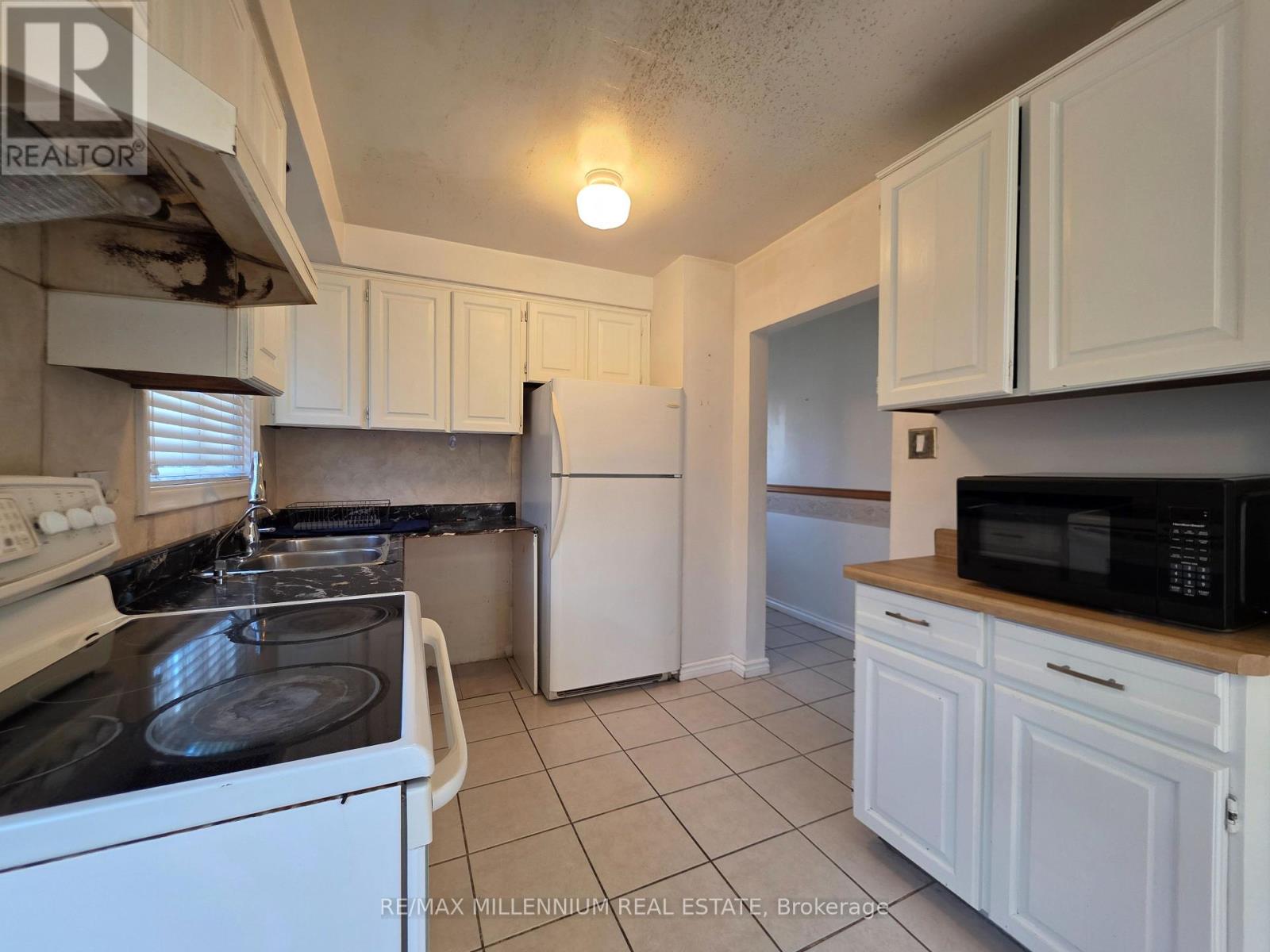 12 Todd Brook Drive, Toronto, Ontario  M9V 1R4 - Photo 5 - W13020086