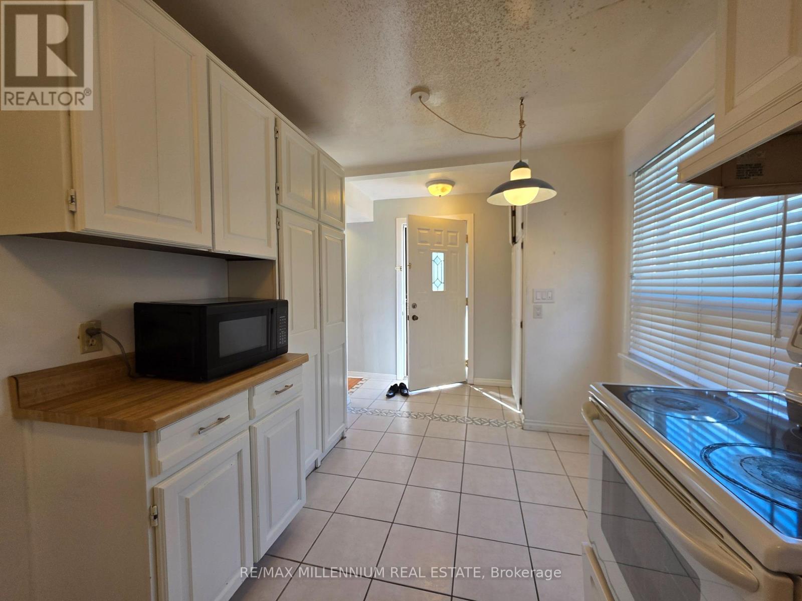 12 Todd Brook Drive, Toronto, Ontario  M9V 1R4 - Photo 6 - W13020086