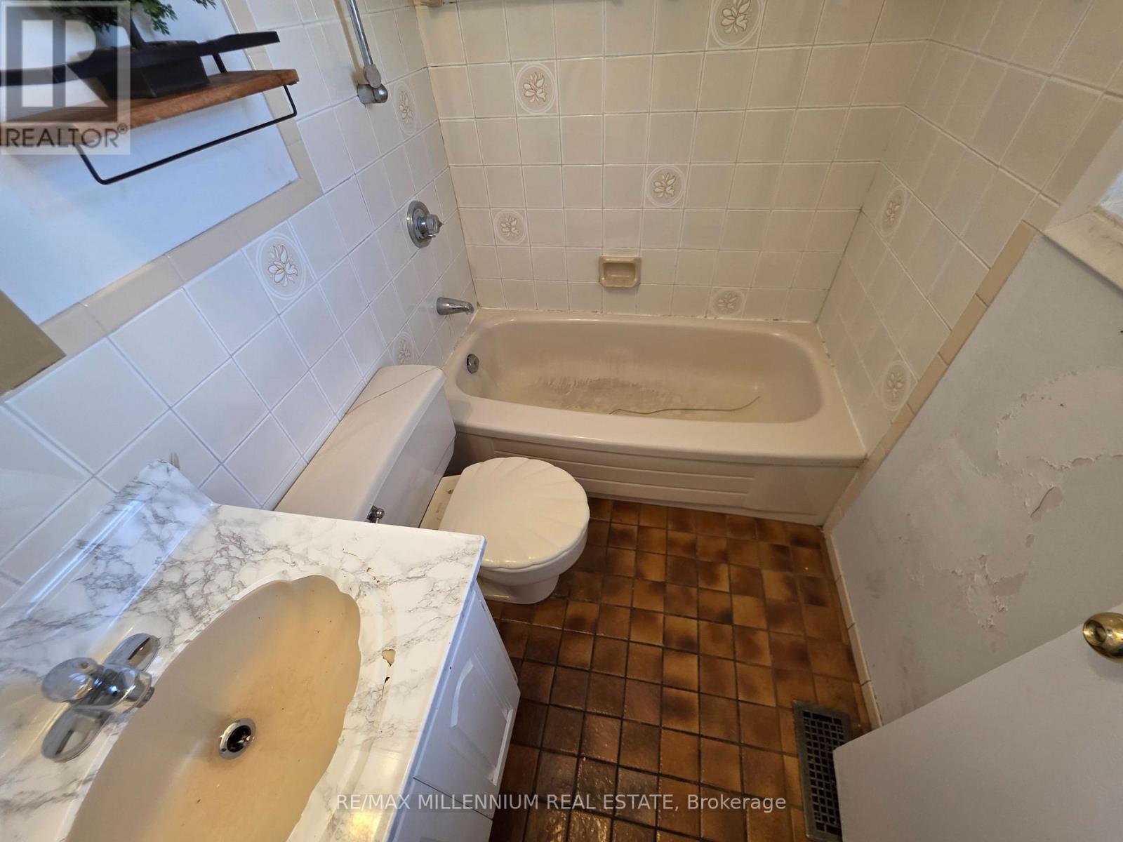 12 Todd Brook Drive, Toronto, Ontario  M9V 1R4 - Photo 7 - W13020086