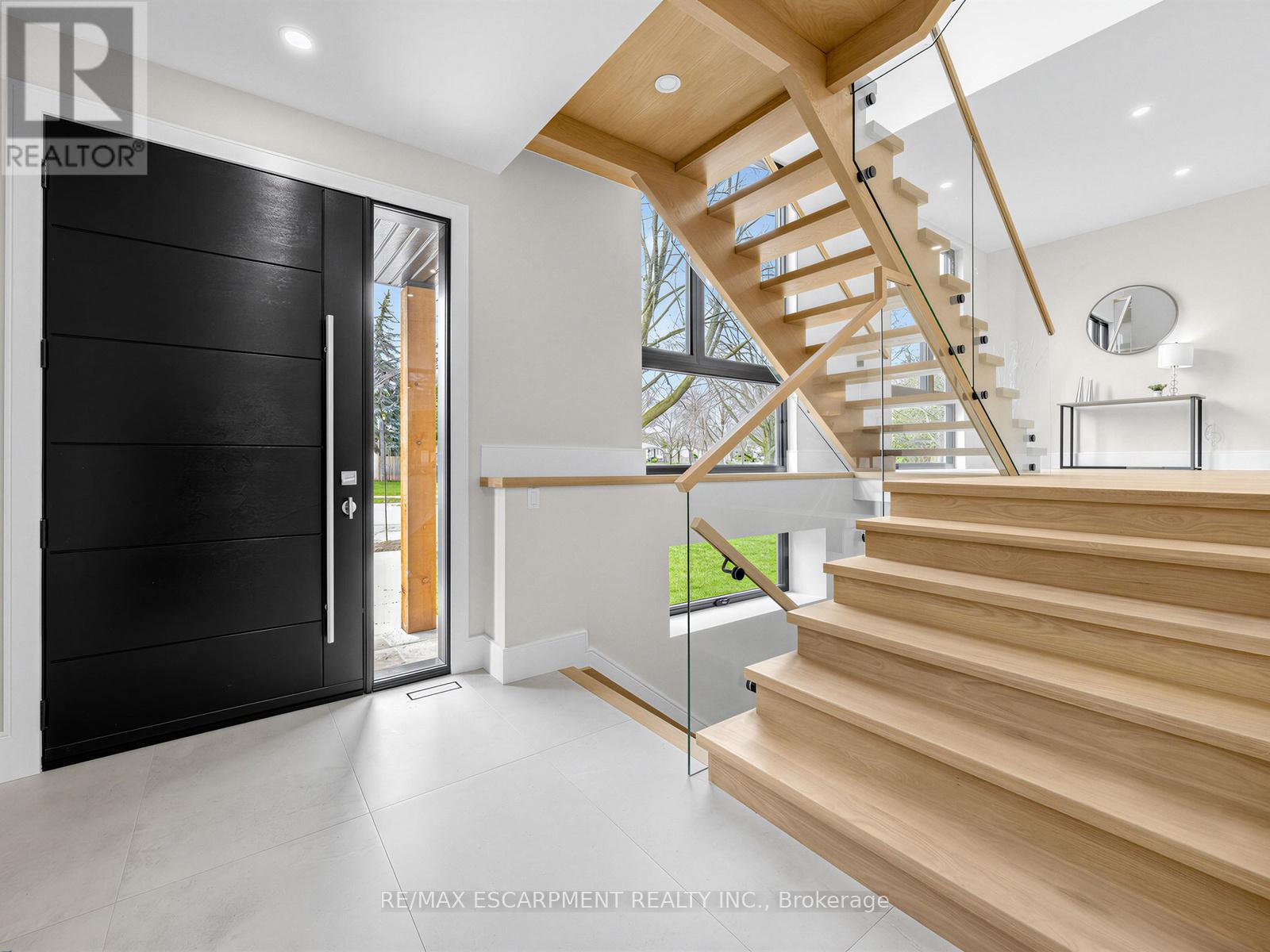 2488 Bridge Road, Oakville, Ontario  L6L 2H2 - Photo 3 - W13020206