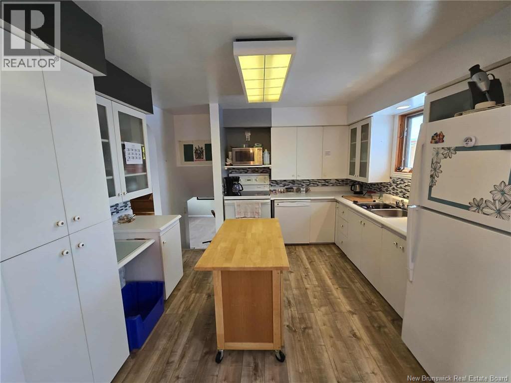 627 Principale Street, Pointe-Verte, New Brunswick  E8J 2P7 - Photo 10 - NB137563