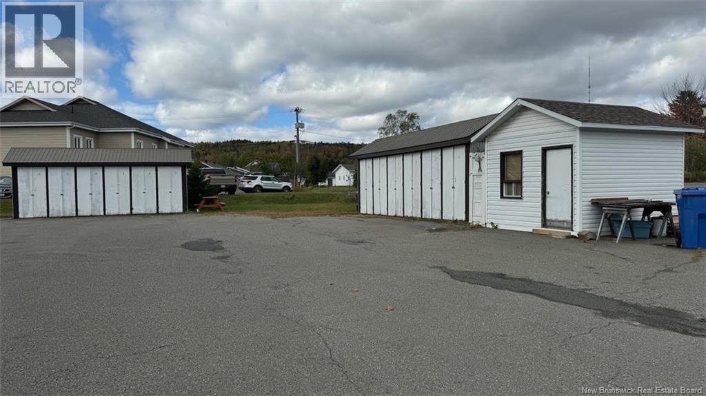 17 Carrier Street, Edmundston, New Brunswick  E3V 4A3 - Photo 2 - NB137562