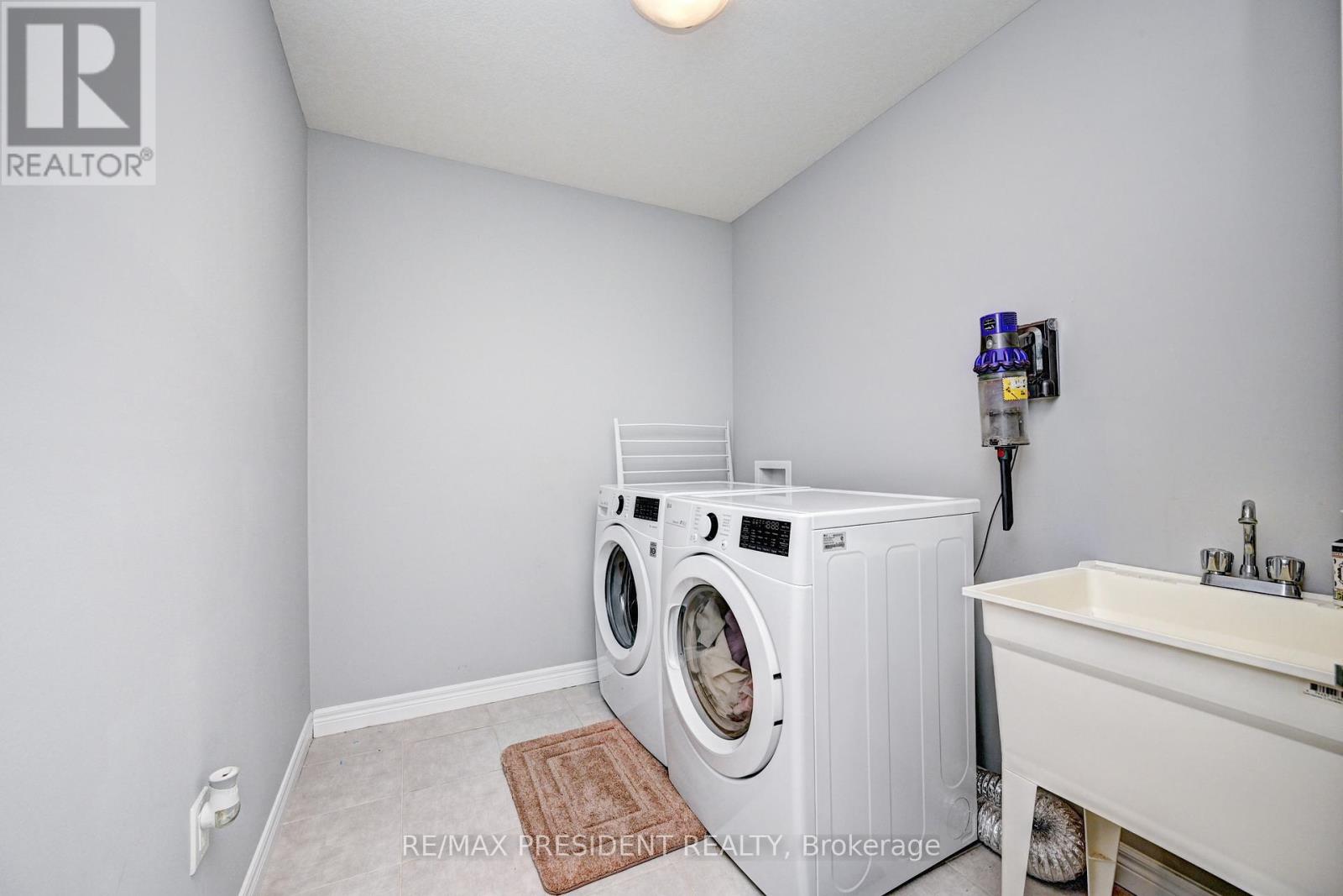 552 Florencedale Crescent, Kitchener, Ontario  N2R 0N3 - Photo 12 - X13019844