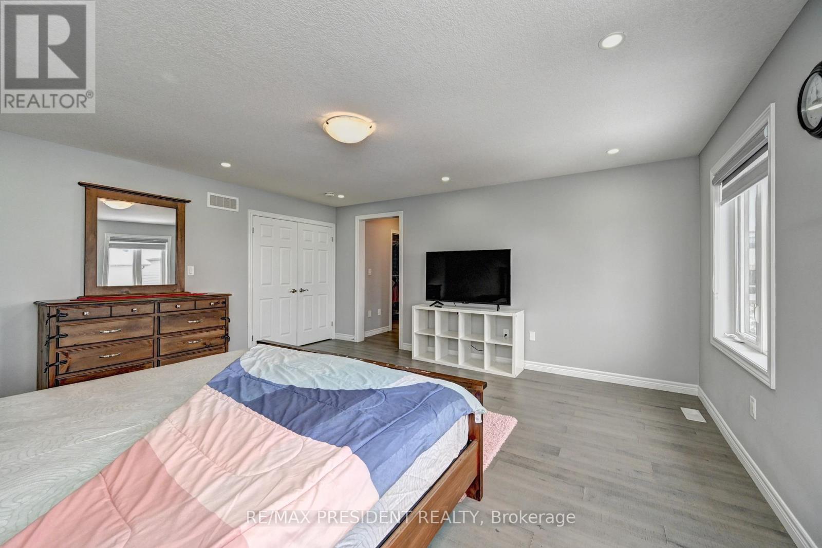 552 Florencedale Crescent, Kitchener, Ontario  N2R 0N3 - Photo 19 - X13019844