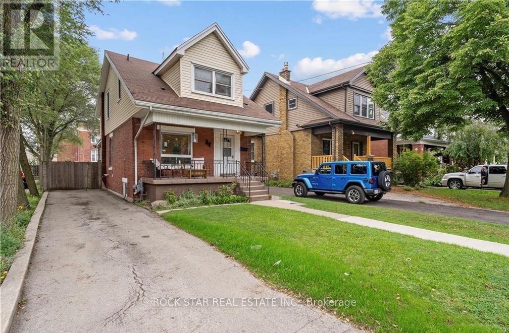 34 CLIFF AVENUE, Hamilton, Ontario
