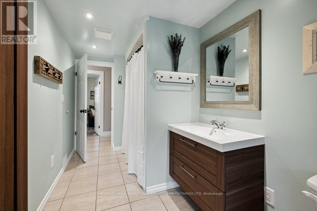 43 Krug Street, Kitchener, Ontario  N2H 2X5 - Photo 28 - X13020048