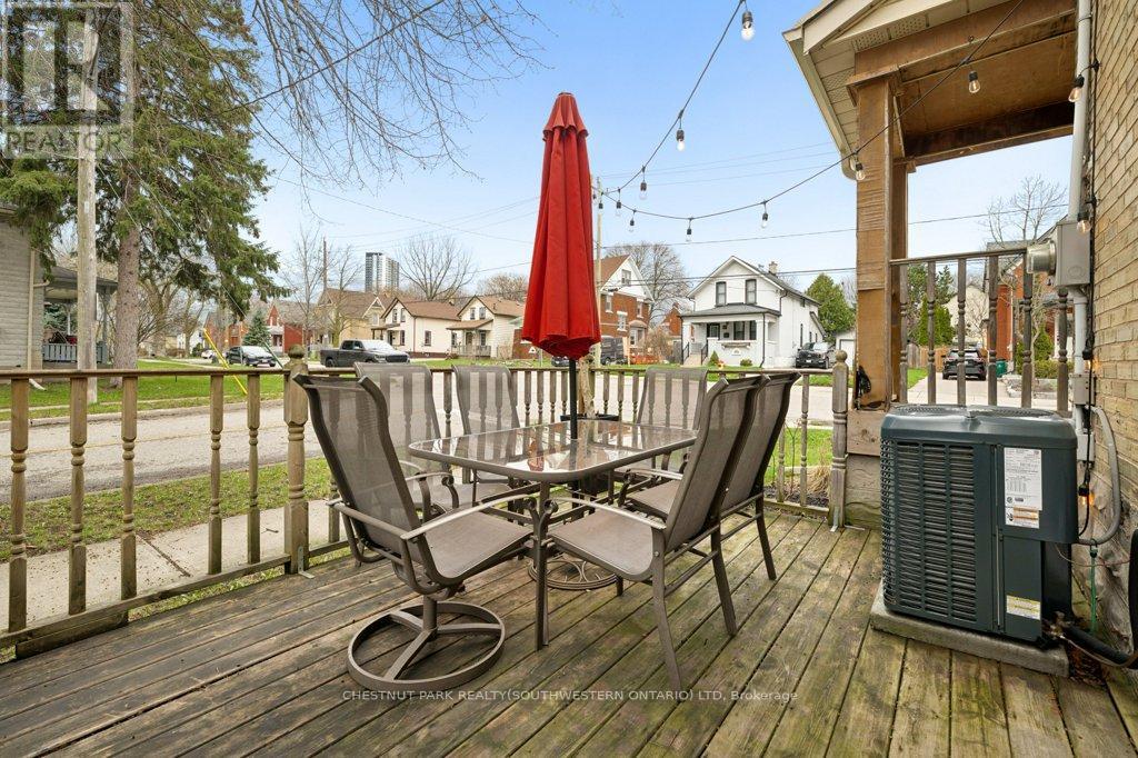 43 Krug Street, Kitchener, Ontario  N2H 2X5 - Photo 3 - X13020048