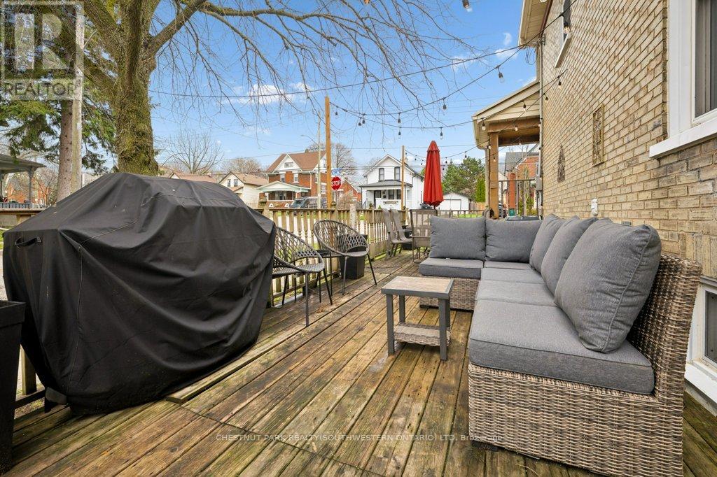 43 Krug Street, Kitchener, Ontario  N2H 2X5 - Photo 4 - X13020048