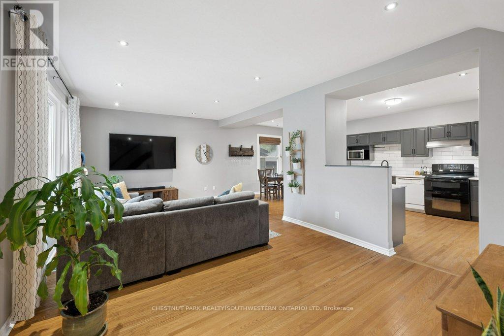 43 Krug Street, Kitchener, Ontario  N2H 2X5 - Photo 8 - X13020048