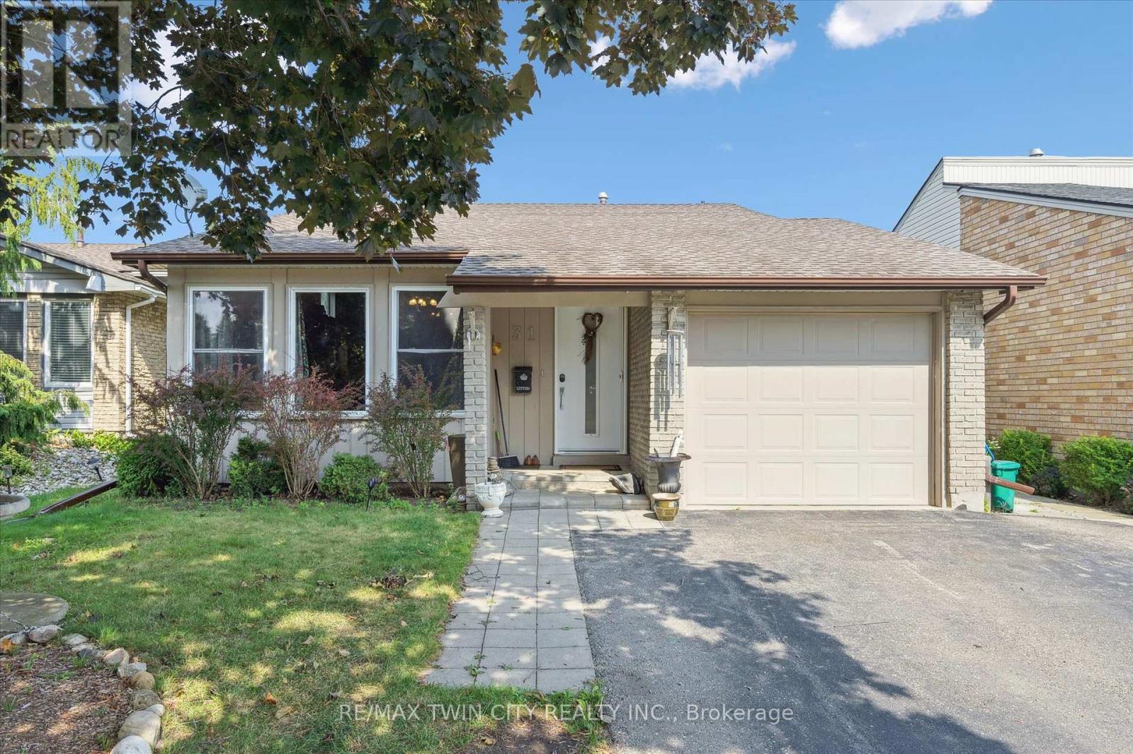 31 SAXONY CIRCLE, Cambridge, Ontario