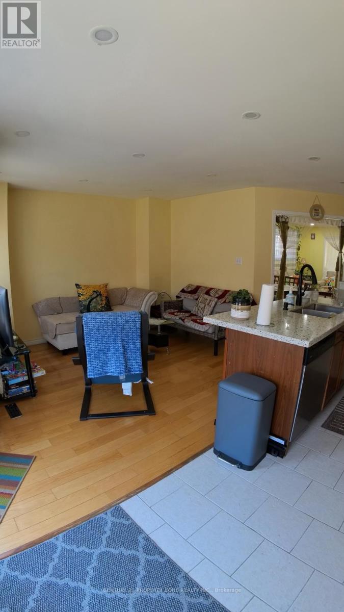 3822 Spicewood Way, Mississauga, Ontario  L5N 7W7 - Photo 14 - W12972466