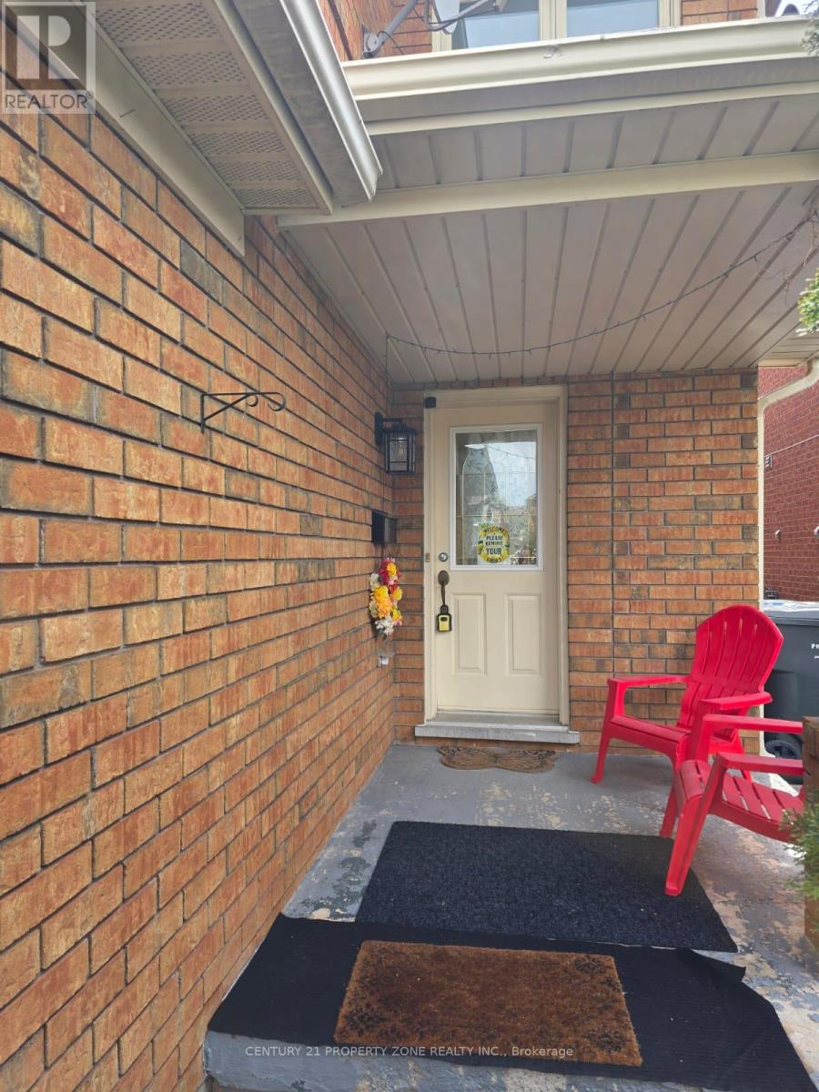 3822 Spicewood Way, Mississauga, Ontario  L5N 7W7 - Photo 4 - W12972466