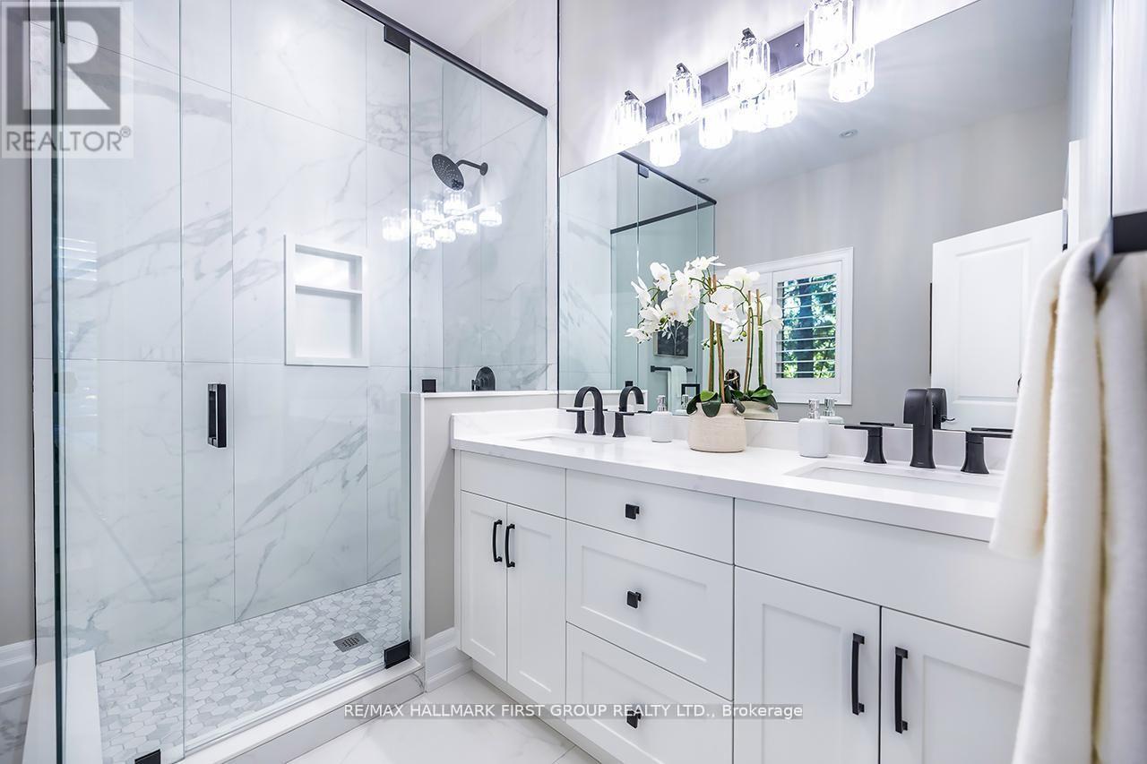 15 Shepherd Road, Whitby, Ontario  L1M 1G8 - Photo 18 - E13020368