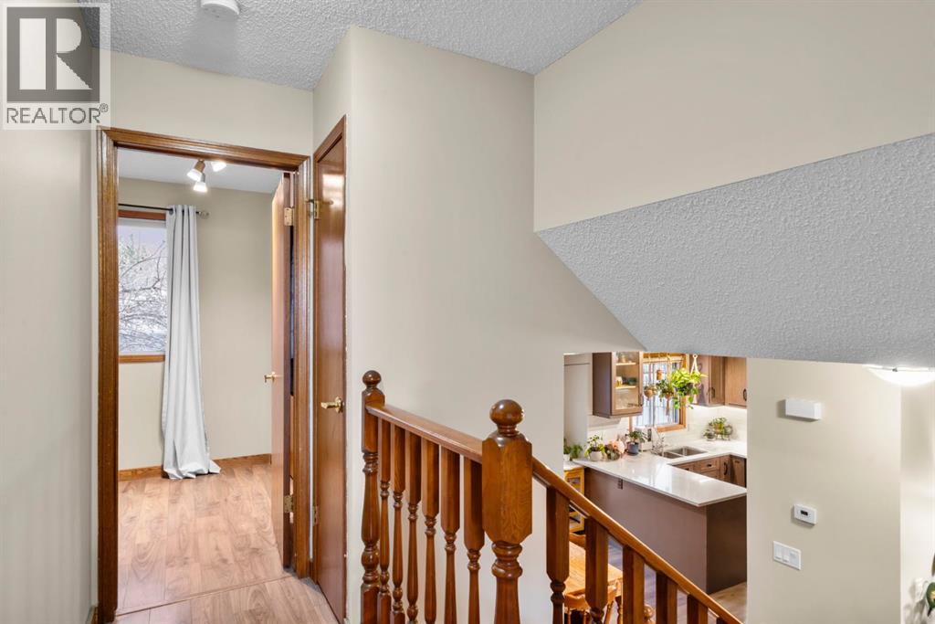 10 Carolina Drive W, Cochrane, Alberta  T4C 1C2 - Photo 16 - A2284084