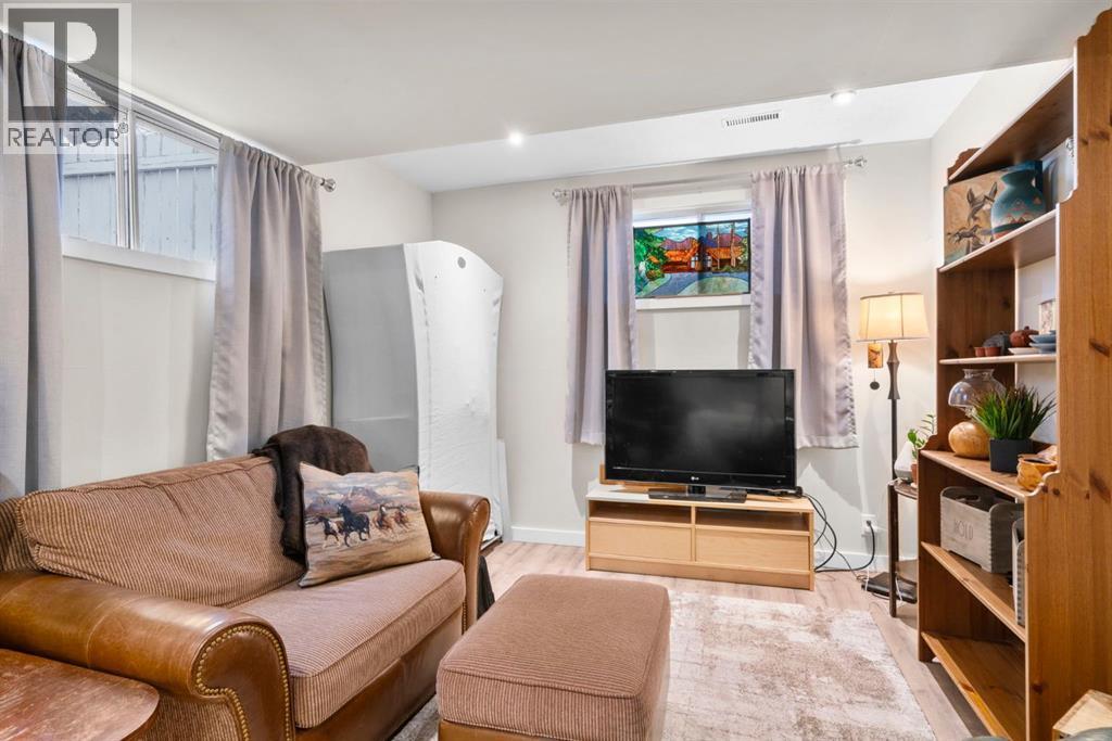 10 Carolina Drive W, Cochrane, Alberta  T4C 1C2 - Photo 41 - A2284084