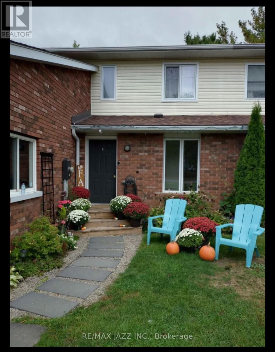 45 Milton Street, Bracebridge, Ontario  P1L 1G9 - Photo 2 - X13020332