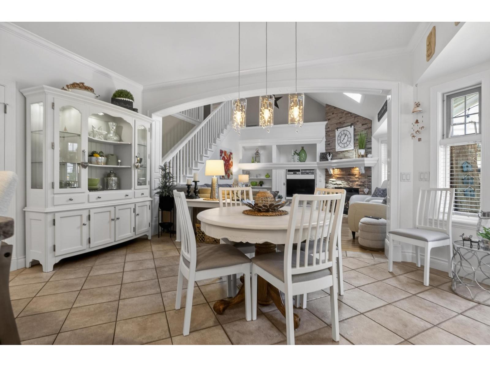 2932 139 Street, Surrey, British Columbia  V4P 2N2 - Photo 2 - R3113092