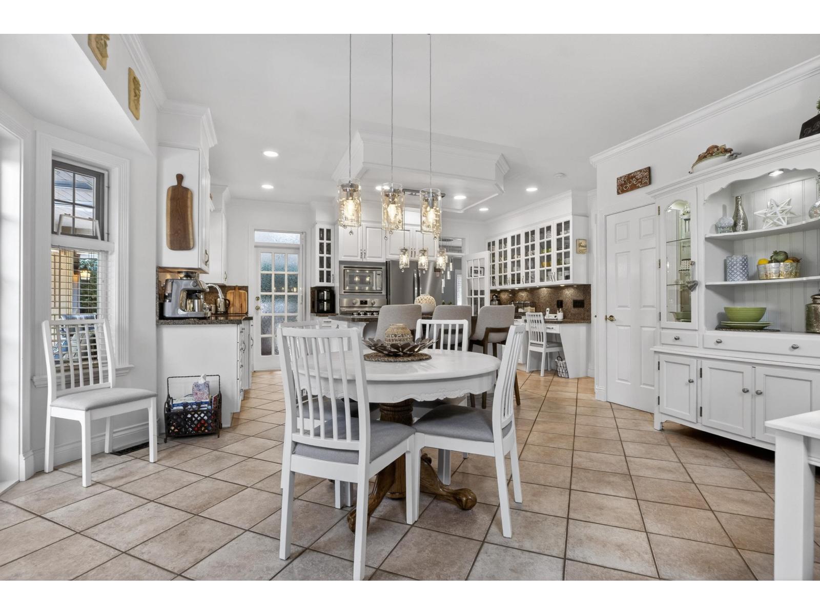 2932 139 Street, Surrey, British Columbia  V4P 2N2 - Photo 3 - R3113092