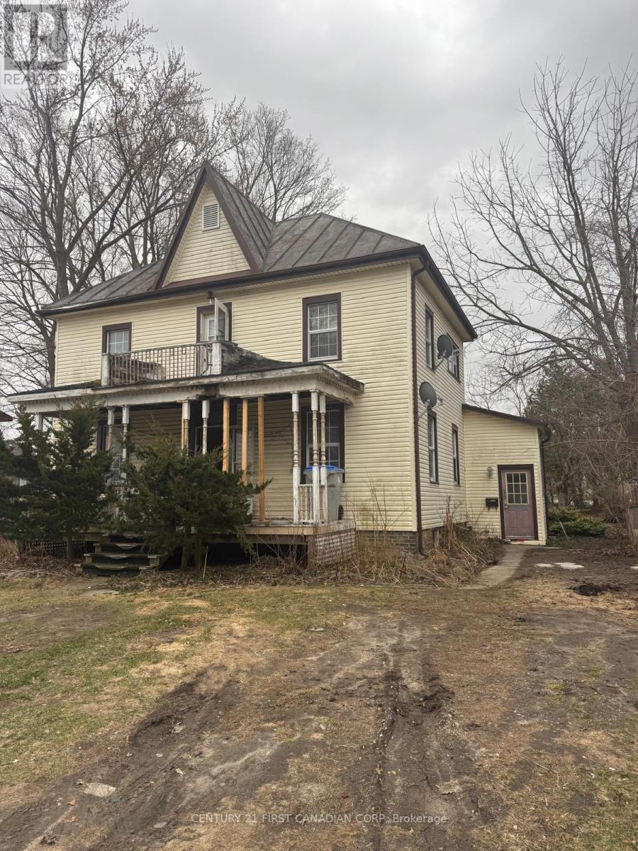 106 AND 108 CENTRE STREET W, Strathroy-Caradoc, Ontario